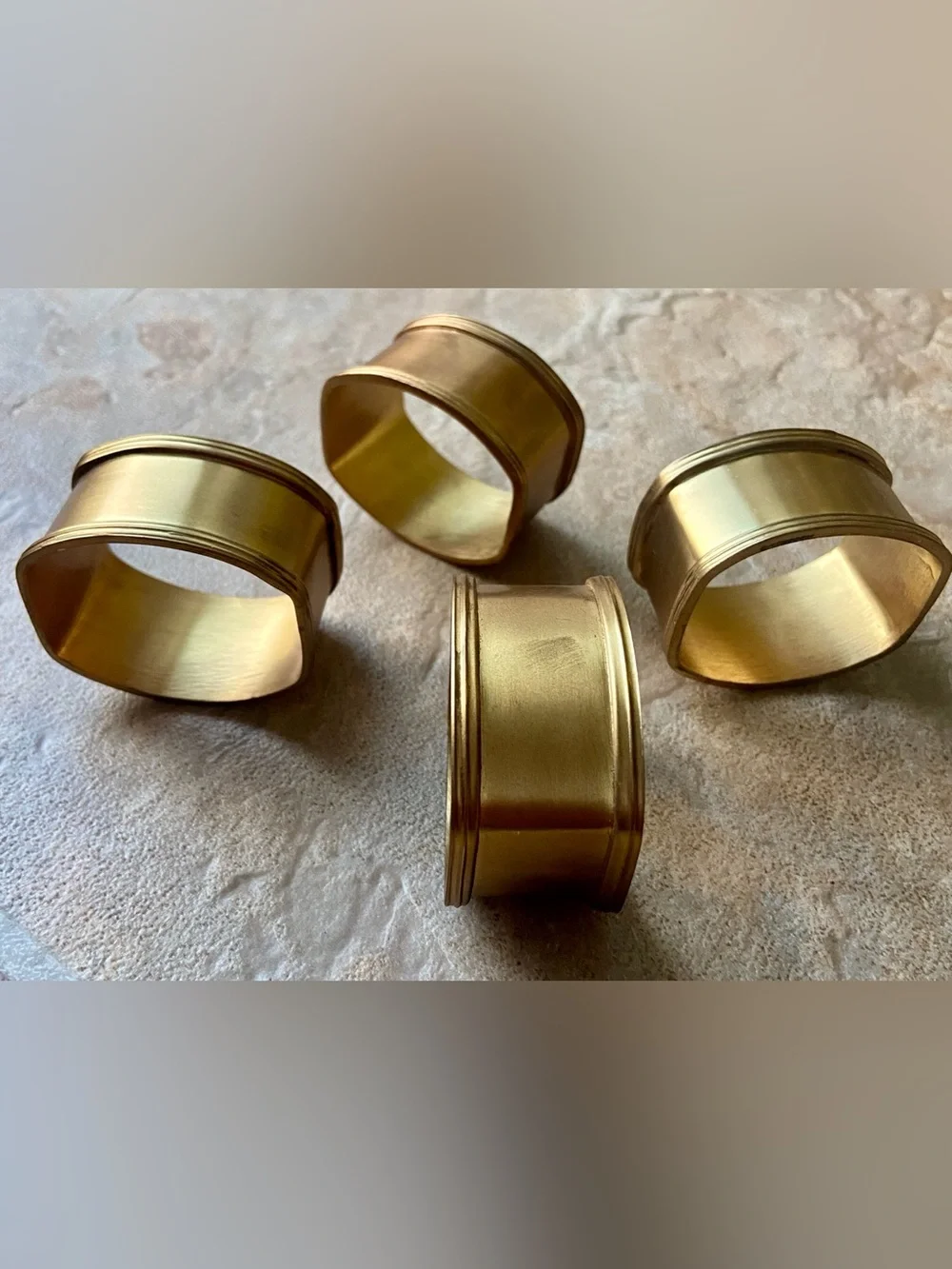 Set a four brass napkin rings